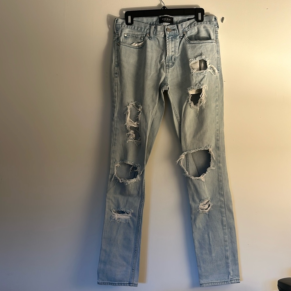 Light washed ripped skinny jeans